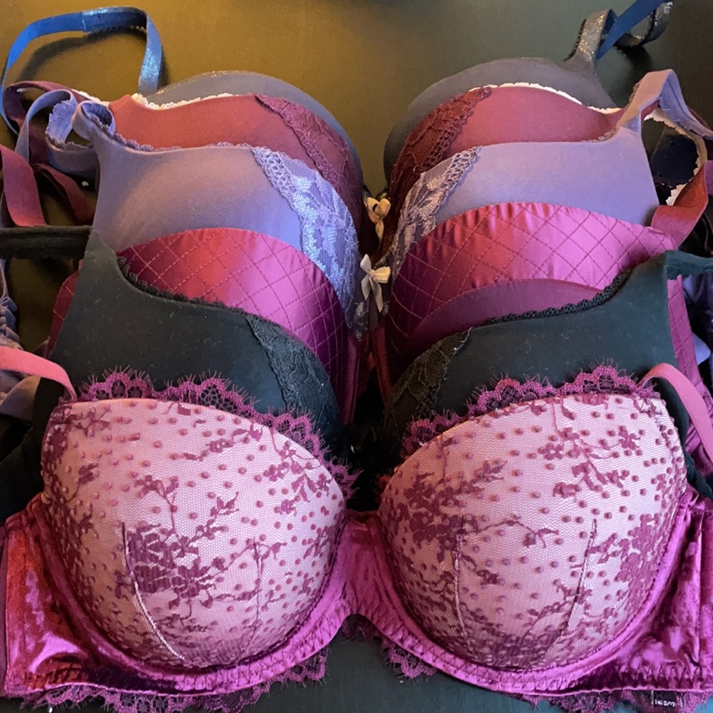 6 Victoria secret bras 34DD!Grab them for a steal! - Picture 2 of 4